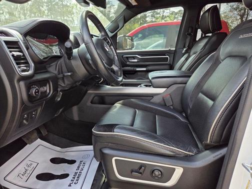 Bright White Clearcoat 2020 RAM 1500 Laramie