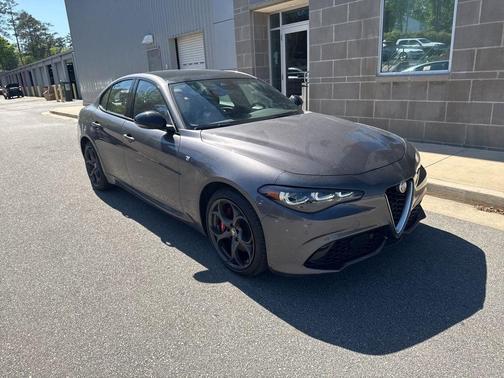 Vesuvio Gray Metallic 2024 Alfa Romeo Giulia Ti