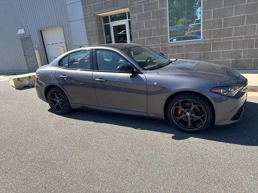 Vesuvio Gray Metallic 2024 Alfa Romeo Giulia Ti