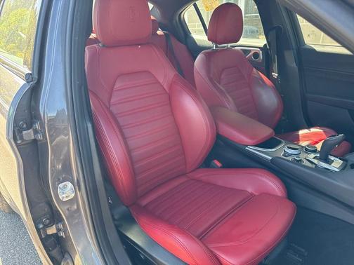 Vesuvio Gray Metallic 2024 Alfa Romeo Giulia Ti