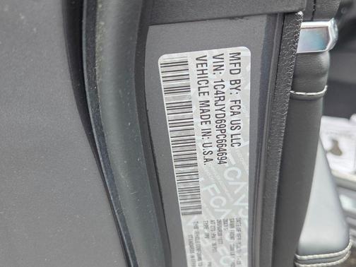 Metallic 2023 Jeep Grand Cherokee 4xe Overland