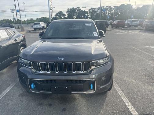 Metallic 2023 Jeep Grand Cherokee 4xe Overland