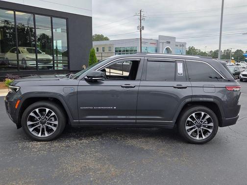 Metallic 2023 Jeep Grand Cherokee 4xe Overland