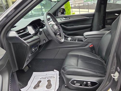 Metallic 2023 Jeep Grand Cherokee 4xe Overland
