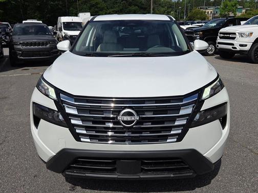 Everest White P 2025 Nissan Rogue SV