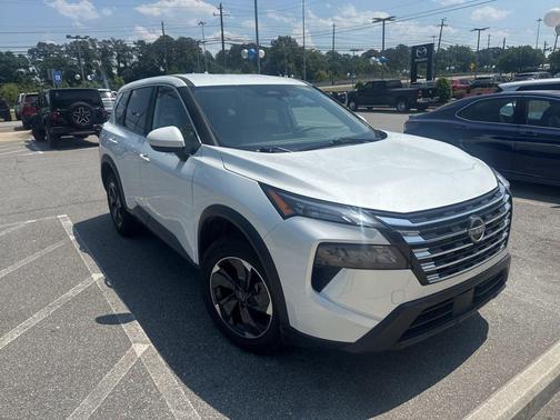 Everest White P 2025 Nissan Rogue SV