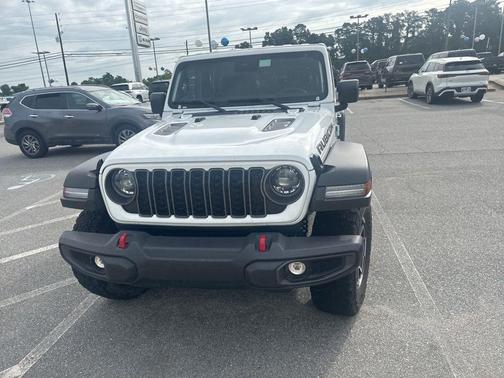 Bright White Clearcoat 2025 Jeep Wrangler Rubicon
