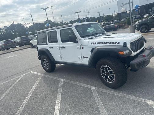 Bright White Clearcoat 2025 Jeep Wrangler Rubicon