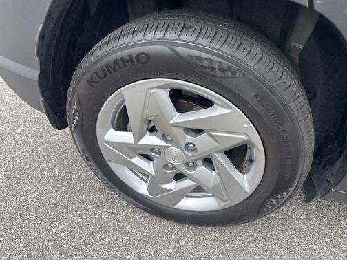 2025 Hyundai KONA SE