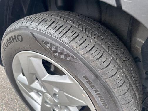 2025 Hyundai KONA SE