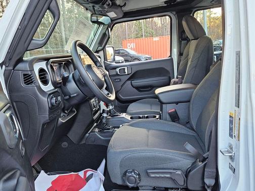 2026 Jeep Gladiator Sport