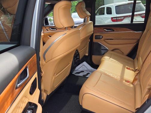 Silver Zynith 2025 Jeep Grand Cherokee Summit