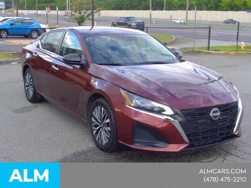 Garnet Pearl Me 2025 Nissan Altima SV