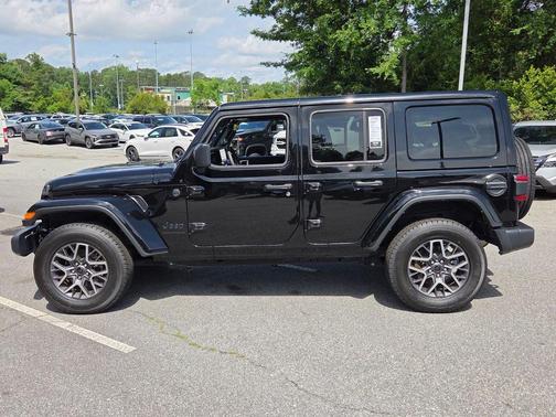 Black Clearcoat 2025 Jeep Wrangler Sahara