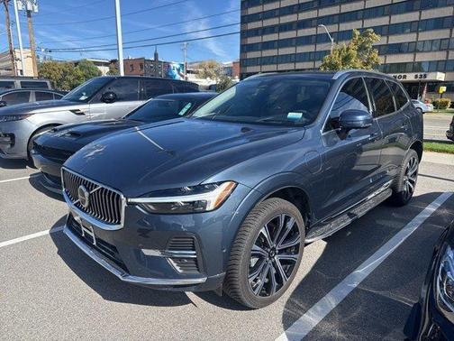 2023 Volvo XC60 Recharge Plug-In Hybrid T8 Ultimate Bright Theme