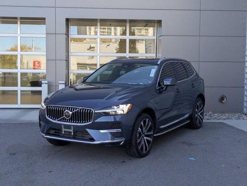 2023 Volvo XC60 Recharge Plug-In Hybrid T8 Ultimate Bright Theme