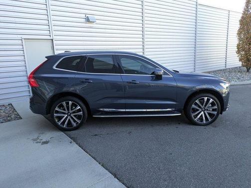 2023 Volvo XC60 Recharge Plug-In Hybrid T8 Ultimate Bright Theme