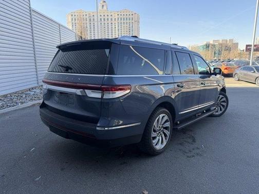 2022 Lincoln Navigator L Reserve