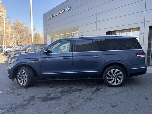 2022 Lincoln Navigator L Reserve