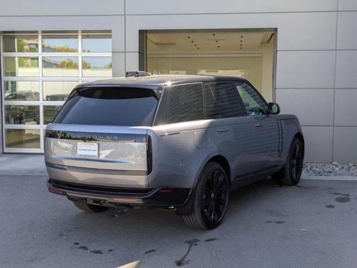 2025 Land Rover Range Rover P530 SE SWB