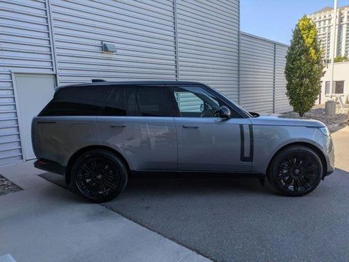 2025 Land Rover Range Rover P530 SE SWB