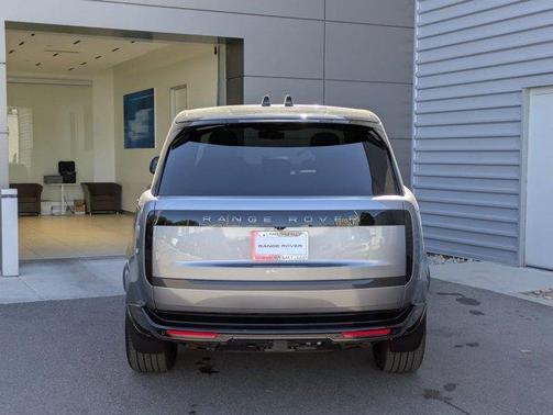 2025 Land Rover Range Rover P530 SE SWB