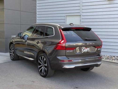 2023 Volvo XC60 B5 Ultimate Bright Theme