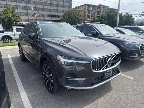 2023 Volvo XC60 B5 Ultimate Bright Theme