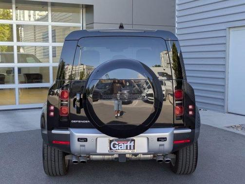 2024 Land Rover Defender 110 P500 SE