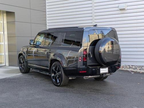 2025 Land Rover Defender P400 X-Dynamic SE