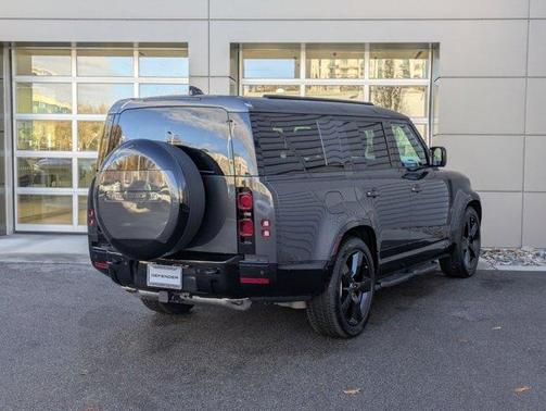2025 Land Rover Defender P400 X-Dynamic SE