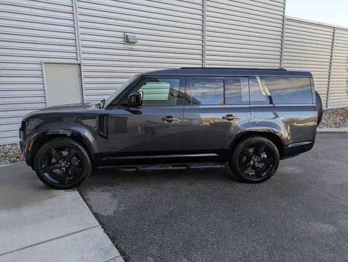 2025 Land Rover Defender P400 X-Dynamic SE