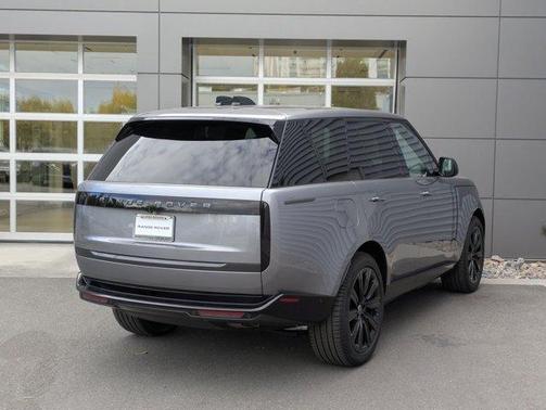 2025 Land Rover Range Rover P550e SE