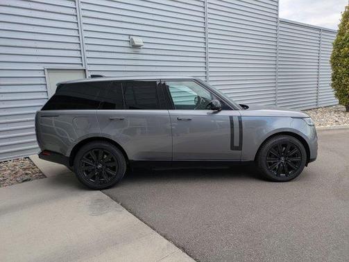 2025 Land Rover Range Rover P550e SE