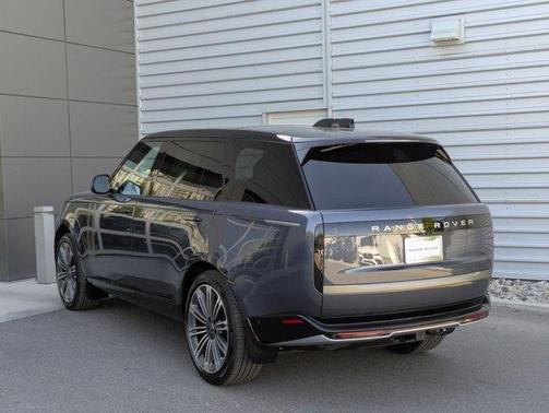 2025 Land Rover Range Rover P400 SE 7 Seat