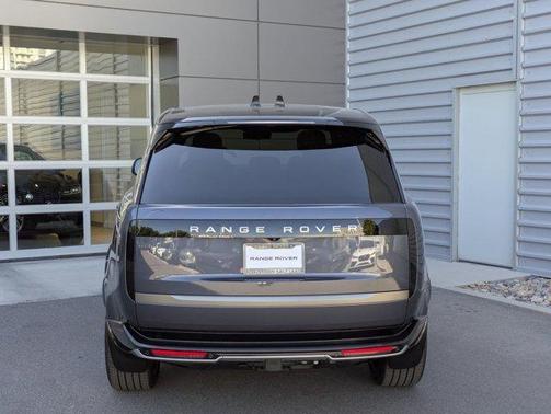 2025 Land Rover Range Rover P400 SE 7 Seat