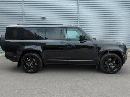 2025 Land Rover Defender P400 X-Dynamic SE