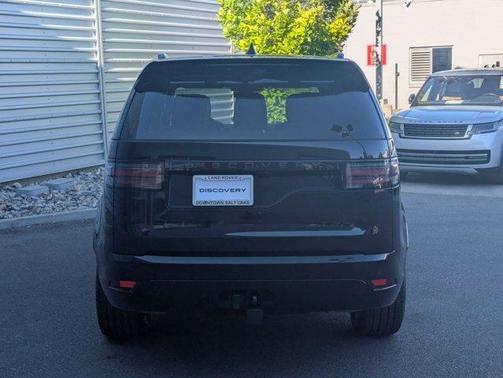 Santorini Black 2026 Land Rover Discovery Dynamic SE