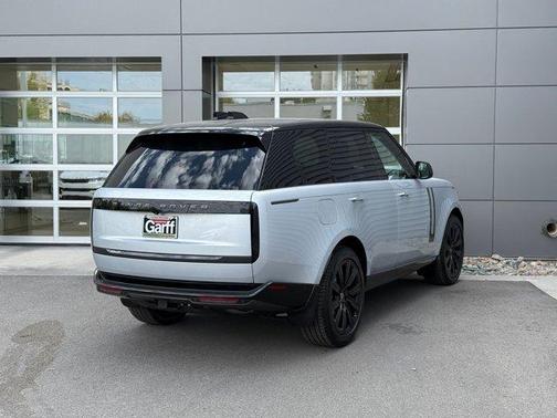 2025 Land Rover Range Rover P400 SE