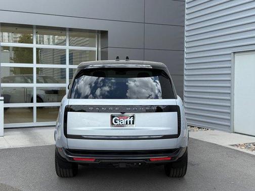 2025 Land Rover Range Rover P400 SE