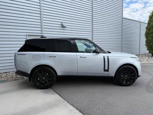 2025 Land Rover Range Rover P400 SE