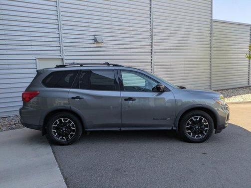 2020 Nissan Pathfinder SL