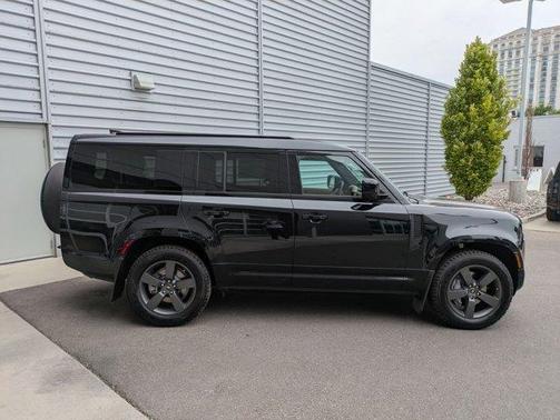 2025 Land Rover Defender P400 X-Dynamic SE