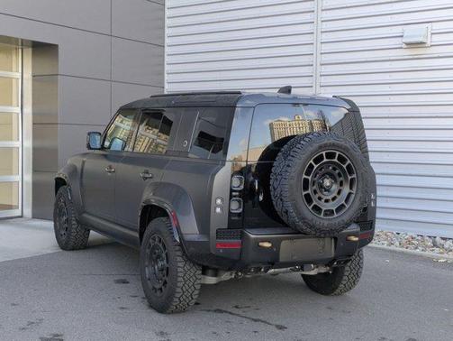 2025 Land Rover Defender OCTA