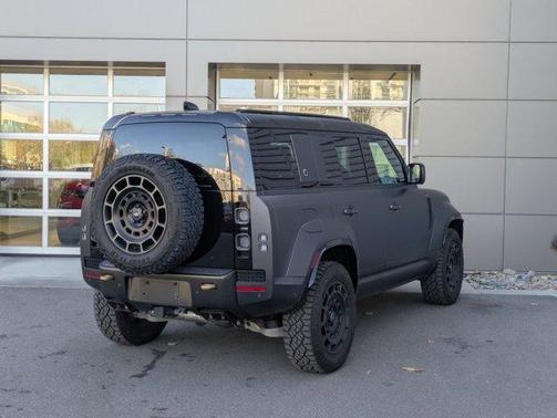 2025 Land Rover Defender OCTA