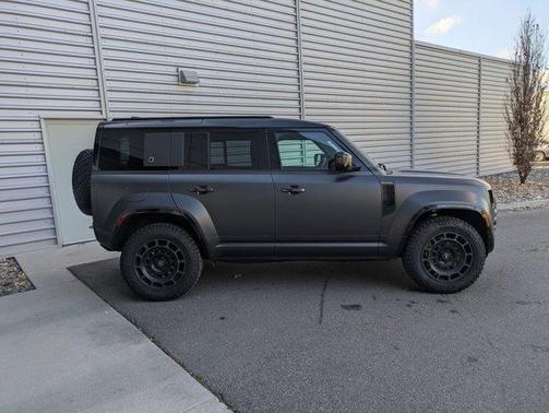 2025 Land Rover Defender OCTA