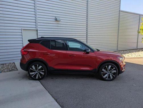 2022 Volvo XC40 Recharge Pure Electric P8 Twin Plus
