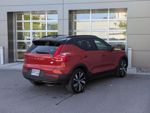 2022 Volvo XC40 Recharge Pure Electric P8 Twin Plus