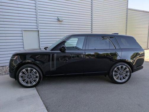 2025 Land Rover Range Rover P400 SE 7 Seat