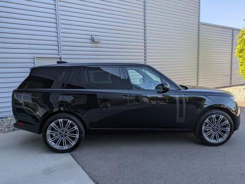 2025 Land Rover Range Rover P400 SE 7 Seat